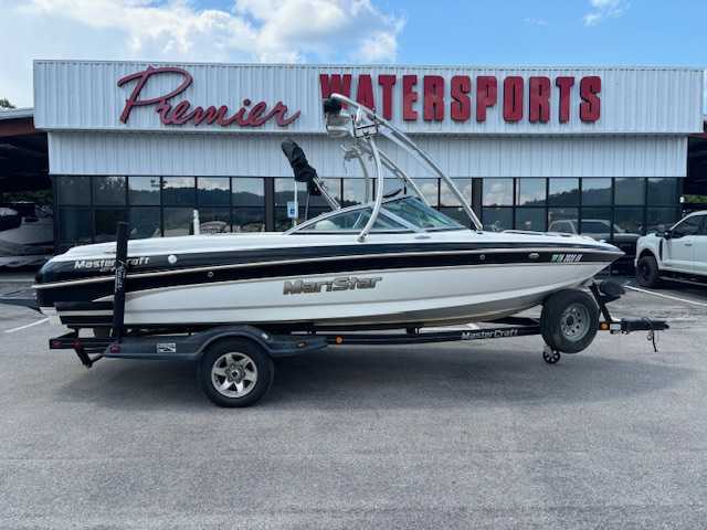 2004 Mastercraft Maristar 210 - Image 1