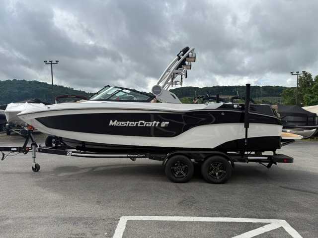 2023 MasterCraft XT23 Premium Advance - Image 1