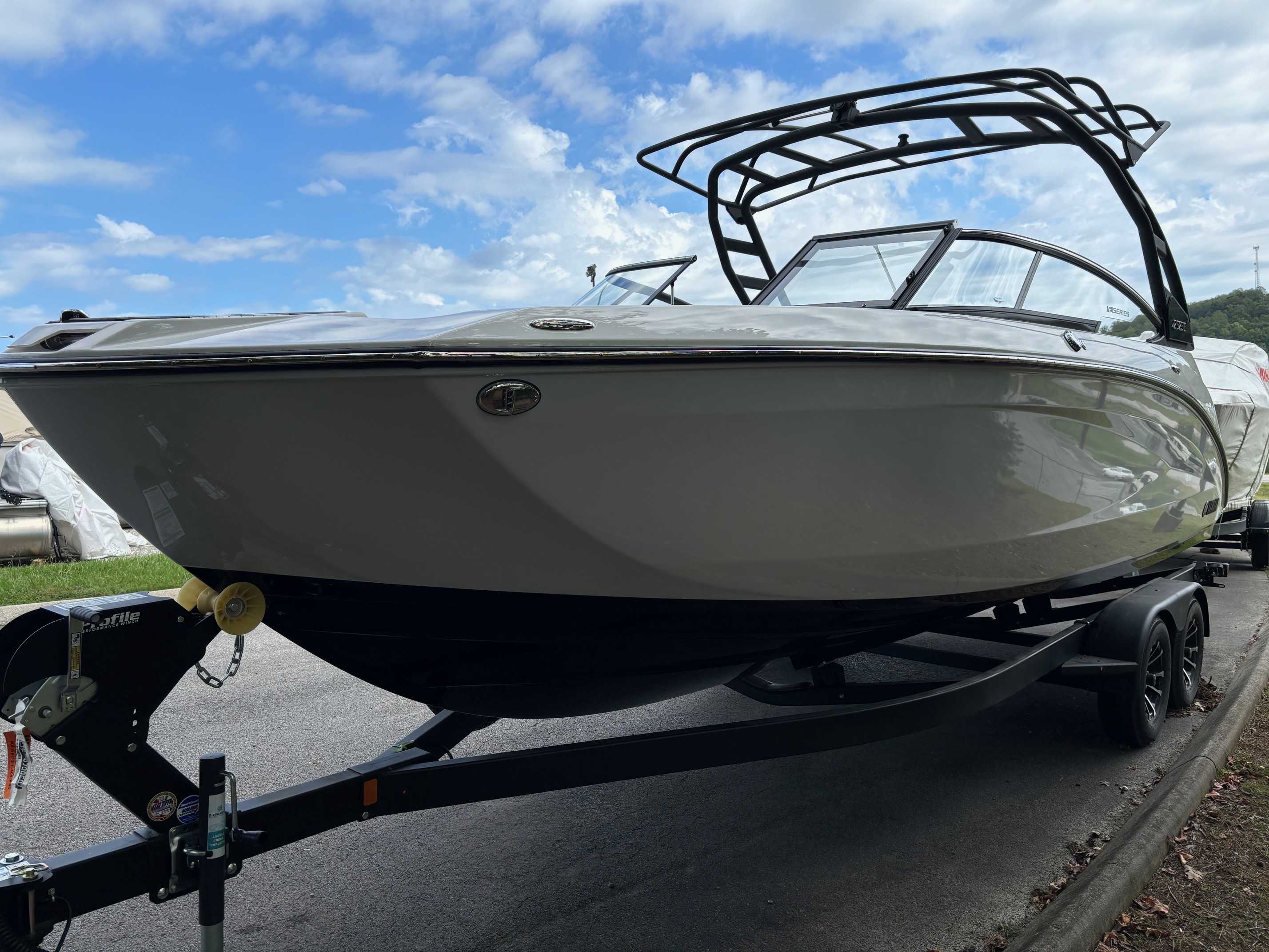 2025 Yamaha 252 SE At Invoice! - Image 1